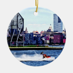 Adorno De Cerámica Esquí acuático junto al reloj de Colgate