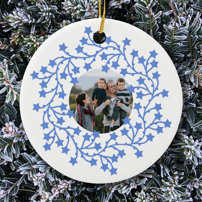 Adorno De Cerámica Estrella de la foto: festividad escandinava de Wre (Modern Scandinavian star wreath garland personalized photo Christmas holiday ceramic ornament)