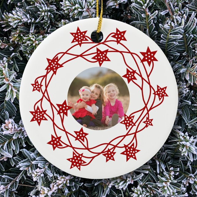 Adorno De Cerámica Estrella fotográfica Wreath Scandinavian (Scandinavian red and white star wreath photo Christmas ornament)