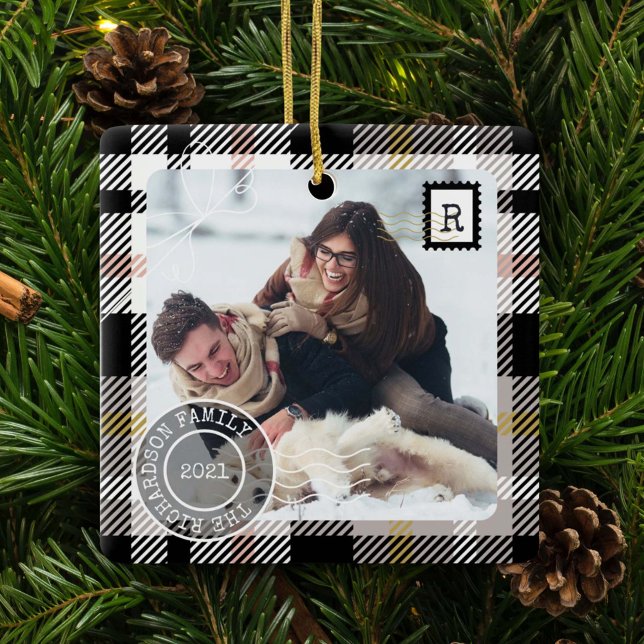 Adorno De Cerámica Familia de fotos Black Tartan Plaid Parcel 2 (Black Tartan Plaid Delivery Parcel 2 Photo Family Ceramic Ornament)
