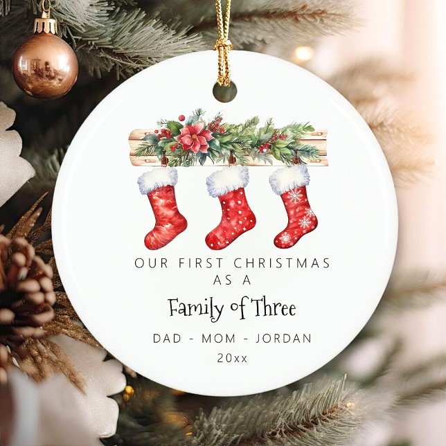Adorno De Cerámica Familia Personalizada De Tres Navidades De Accione (Personalized Family Of Three Stockings Christmas Ceramic Ornament)