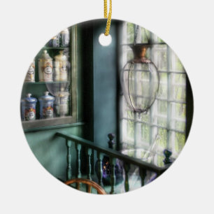 Adorno De Cerámica Farmacéutico - En una ventana de Farmacéutico