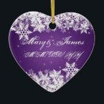 Adorno De Cerámica Favor elegante púrpura de la boda de los copos de<br><div class="desc">Plantilla púrpura del regalo del diseñador de los copos de nieve elegantes del invierno. ¡Una idea elegante del favor del boda! Impresione su familia y amigos con este diseño elegante y moderno. ¡Completamente adaptable! Fácil de utilizar y fácil personalizar. ¡Orden hoy!</div>