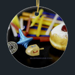 Adorno De Cerámica Feliz Estrella de Hanukkah de David menorah Dreide<br><div class="desc">Feliz Hanukkah Star de David menorah Dreidel SlipperyJoe Celebración Velas Hebreo Judío Chanukah regalos decorativos Judaísmo religión artística</div>