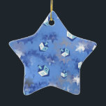 Adorno De Cerámica Feliz Hanukkah cayendo estrella y sueños<br><div class="desc">Está viendo la colección de diseño de Lee Hiller. Coleccionista,  ropa,  regalos y objetos de colección Lee Hiller Photography o colección de arte digital. Puedes ver su fotografía de la naturaleza en http://HikeOurPlanet.com/ y seguir su blog de senderismo dentro del Parque Nacional de Hot Springs.</div>