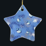 Adorno De Cerámica Feliz Hanukkah cayendo estrellas y sueños<br><div class="desc">Está viendo la colección de diseño de Lee Hiller. Coleccionista,  ropa,  regalos y objetos de colección Lee Hiller Photography o colección de arte digital. Puedes ver su fotografía de la naturaleza en http://HikeOurPlanet.com/ y seguir su blog de senderismo dentro del Parque Nacional de Hot Springs.</div>