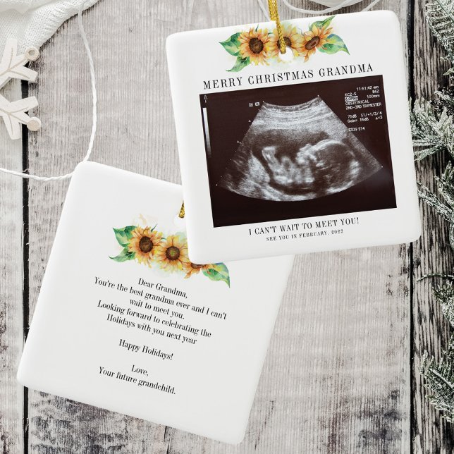 Adorno De Cerámica Feliz Navidad Abuela Girasol Ultrasonido Foto (Sunflower Greenery Sonogram Grandma Baby Announcement Ornament)