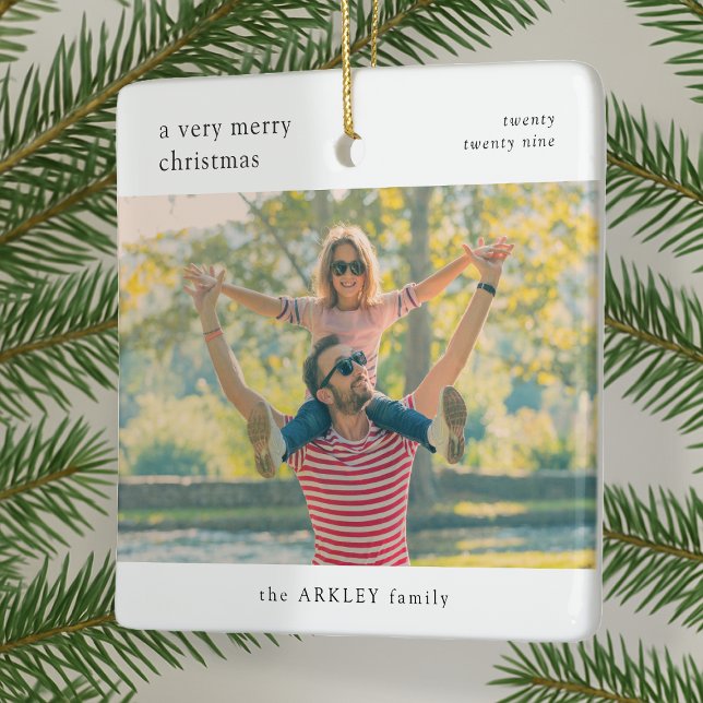 Adorno De Cerámica Feliz Navidad Mínimo Sencilla Foto Familiar Blanca (Subido por el creador)