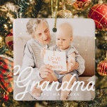 Adorno De Cerámica Festividad de los Navidades de fotografía de las n<br><div class="desc">El diseño está compuesto por una tipografía moderna de moda con fuentes sans serif y serif. Añade una foto personalizado de la abuela y el año.</div>