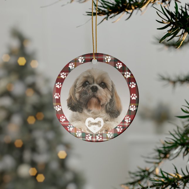 Adorno De Cerámica Festividad de los Navidades fotográficos de los pe (Plaid Red Check Pet Paws Ceramic Ornament)