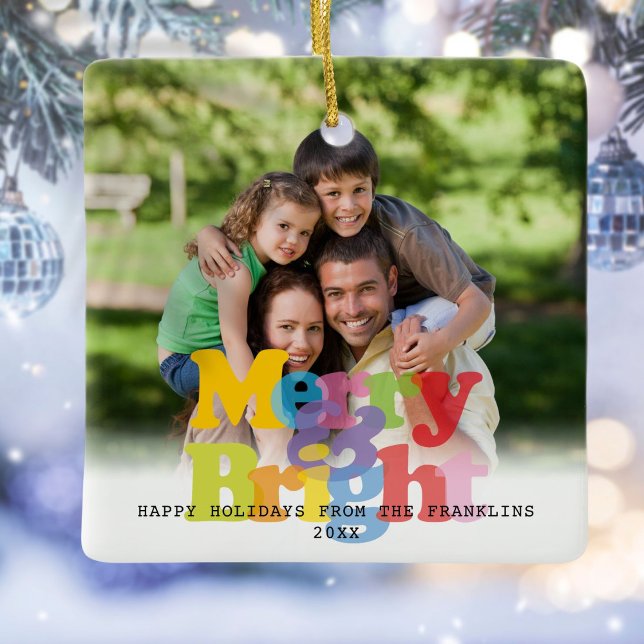 Adorno De Cerámica Festividades de Navidades fotográficos de Merry y  (Merry And Bright Photo Christmas Holiday Ceramic Ornament)