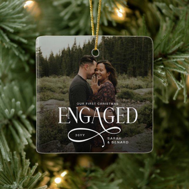 Adorno De Cerámica First Christmas Engaged  Chic Couples 2 Photos (Árbol)