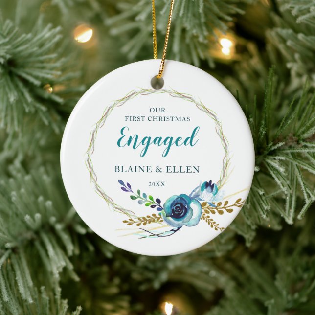 Adorno De Cerámica First Christmas Engaged Rustic Roses Personalized (Árbol)