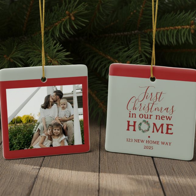 Adorno De Cerámica First Christmas In Our New Home Family Photo (Celebrate the holiday season with this First Christmas In Our New Home Family Photo Ceramic Ornament)