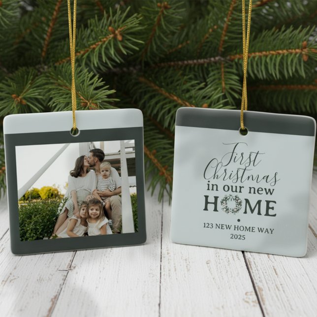 Adorno De Cerámica First Christmas In Our New Home Family Photo (Celebrate the holiday season with this First Christmas In Our New Home Family Photo Ceramic Ornament)
