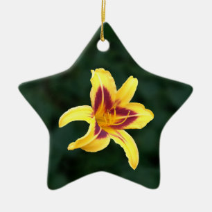 Adorno De Cerámica Flor Daylily amarilla con rojo, hemerocallis: