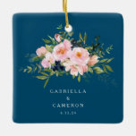 Adorno De Cerámica Floraciones románticas vintage en Boda azul<br><div class="desc">Florales románticas de época personalizadas en Navidades de Boda azul ornamento cerámico</div>
