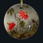 Adorno De Cerámica Flores de pasión con cabeza de Hummingbirds<br><div class="desc">Ornamento con la pintura al óleo de Martin Johnson Heade Passion Flowers with Hummingbirds (1883). Dos colibríes se colocan junto a hermosas flores rojas de pasión. ¡Un regalo fabuloso para los amantes del arte floral y los amantes del arte americano!</div>