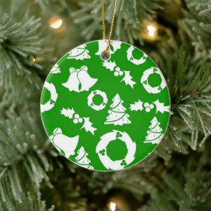 Adorno De Cerámica Fondo verde con campanas, mistletoe y árbol