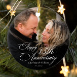 Adorno De Cerámica Foto Boda de aniversario personalizado<br><div class="desc">Conmemorar su hito especial con nuestro ornamento Boda de foto de aniversario personalizado. Presenta una foto personalizada de una pareja y una elegante caligrafía que destaca el año del aniversario. Este diseño minimalista y moderno hace de este hotel un lugar inolvidable, perfecto para celebrar su aniversario boda o para regalar...</div>