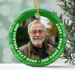 Adorno De Cerámica Foto - Borde abstracto verde simple - Texto grueso<br><div class="desc">Una sola foto con un borde verde abstracto caprichoso. Añade texto personalizado alrededor de la foto en un tipo retro y funky. El adorno es de un solo lado.</div>