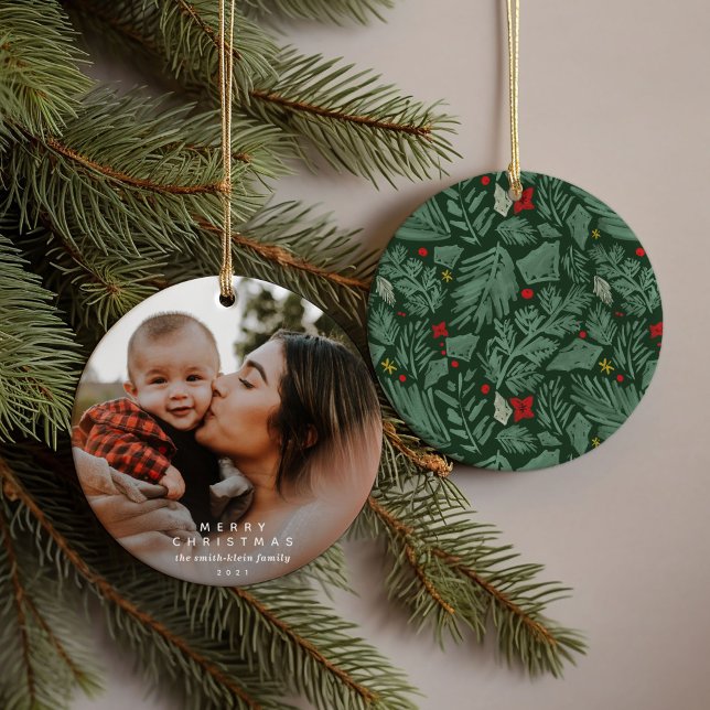 Adorno De Cerámica Foto botánica de la festividad verde (Green festive botanical watercolor ornament featuring personalized names and photo.)