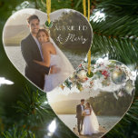 Adorno De Cerámica Foto de Boda del corazón de doble cara casada y mo<br><div class="desc">Ornamento de fotos de casados y merry - perfecto para las primeras navidades casadas o para cualquier pareja felizmente casada! La plantilla de fotos está configurada para que añada una foto boda a cada lado. Un lado tiene un elegante superpuesto de texto que dice "casado y alegre" y el otro...</div>