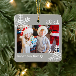 Adorno De Cerámica Foto de familia de Navidad en gris con copo de nie