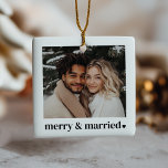 Adorno De Cerámica Foto de Merry and Married Heart<br><div class="desc">Este adorno vacacional está diseñado para recién casados que celebran a sus primeros Navidades casados, combinando simplicidad moderna con encanto de temporada. Incluye una foto que puedes subir para mostrar tu momento favorito juntos. La frase "alegre y casada" en un diseño tipográfico audaz va acompañada de un corazón delicado a...</div>