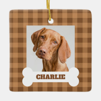 Adorno De Cerámica Foto de perro en cuadros gingham marrones con nomb