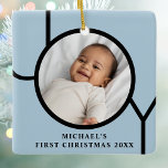 Adorno De Cerámica Foto de primera Navidad azul personalizada de un n<br><div class="desc">Este elegante ornamento de fotos navideñas de Baby Boy está decorado con la palabra JOY en negro sobre un fondo azul. Personalizable fácil con tu foto,  nombre y año.</div>