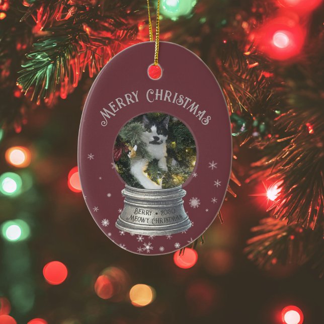 Adorno De Cerámica Foto de Snowflake en el globo de nieve (red photo snow globe snowflake ornament)