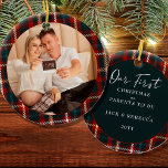 Adorno De Cerámica Foto de Tartán para los primeros padres de Navidad<br><div class="desc">Primer ornamento de fotos de Navidad, que puedes personalizar para una primera navidad como padres para ser o cualquier otro gran evento. El diseño es de doble cara y está decorado con marcos de lona escocesa con letras a mano. La plantilla de la foto muestra su imagen como una forma...</div>