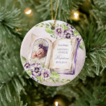 Adorno De Cerámica Foto De Violeta Púrpura Con Baptismo Único Keepsak<br><div class="desc">Este diseño es único en el sentido de que se crea en las páginas de un libro con una foto arqueada de tu pequeño a la izquierda enclavada entre una cama de violetas moradas. El texto descansa en la página del libro a la derecha con una cruz de trinidad de...</div>