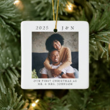 Foto moderna de la primera Navidad de casados