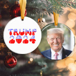 Adorno De Cerámica Foto patriótica de las elecciones del presidente T<br><div class="desc">Ornamento retro patriótico de Trump 2024,  rojo blanco y azul de la bandera estadounidense. Muestra tu patriotismo y el orgullo de Trump por el presidente Trump con este diseño grosero. ¡Ideal para la temporada electoral y hace una gran adición a tu árbol de Navidad!</div>