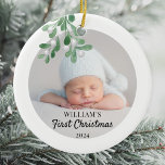 Adorno De Cerámica Foto personalizada del primer follaje navideño del<br><div class="desc">Este primer ornamento de Navidad del bebé está decorado con mistletoe de color verde agua. Personalizable fácil con la foto, nombre y año de su bebé. Utilice la Herramienta de diseño para cambiar el tamaño, estilo o color del texto. Porque creamos nuestra obra de arte no encontrarás esta imagen exacta...</div>
