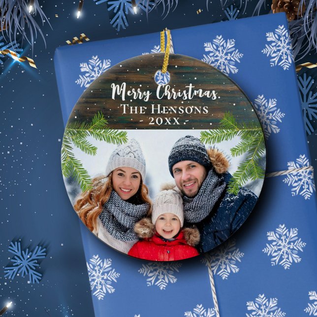 Adorno De Cerámica Foto Rustic Wood Pine Merry Christmas Family (Subido por el creador)