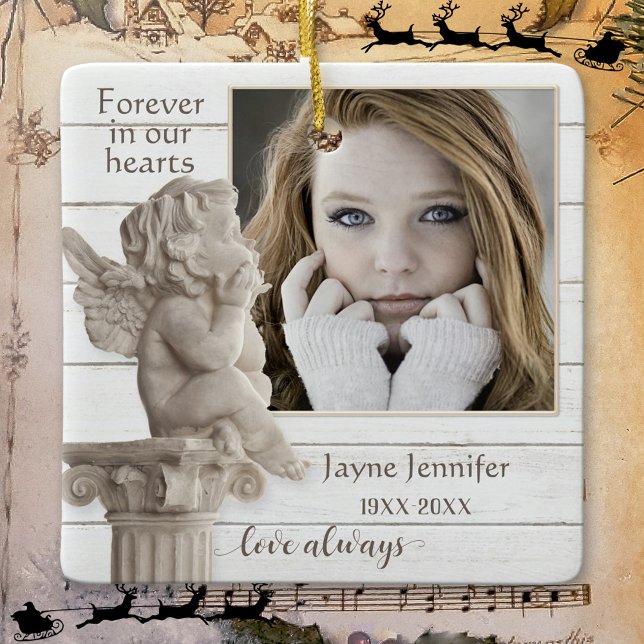 Adorno De Cerámica Foto Rústico Memorial Angel Ornament (Memorial ornament featuring your custom photo framed by a rustic white wood design with an angel)