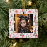 Adorno De Cerámica Foto Torre Eiffel Moda de París Navidades rosados<br><div class="desc">Aprecie la magia de la temporada con nuestro "Ornamento de cerámica de la Torre Eiffel de París Moda Navidades rosados". Este elegante adorno cuenta con un espacio de personalizable para su preciada foto, enmarcada por la icónica Torre Eiffel contra un fondo rosa moda. Celebra la calidez de las vacaciones con...</div>
