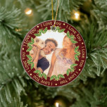 Adorno De Cerámica Foto y texto editable | Elegante rojo y oro<br><div class="desc">Adorables ornamentos para colgar en el árbol o dar como regalos. Simplemente agrega tu foto familiar favorita, la foto de un ser querido, o incluso un retrato mascota y personalizar el texto alrededor de la imagen, o déjalo tal como dice: "Te amo". Los dulces regalos personalizados que la familia y...</div>