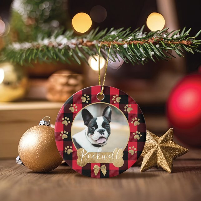 Adorno De Cerámica Fotografía de la familia Gold Bow del patrón rojo  (Red Buffalo Plaid Pattern Gold Bow Family Photo Ceramic Ornament)
