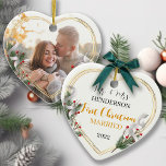 Adorno De Cerámica Fotografía de marco dorado Holly & Pine de dos car<br><div class="desc">Marco de la Línea Dorada adornado con adornos de pino y flaco para mostrar tu propia memoria especial. La forma del corazón es un símbolo perfecto para el amor. El brillante y brillante borde de la línea dorada rodea tu foto conmemorativa. Las cintas hueca, de pino y de seda completan...</div>