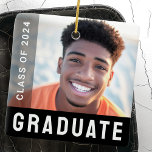 Adorno De Cerámica Fotos de graduación estudiantil negro moderno<br><div class="desc">Fotos modernas,  negras o de color personalizado adornadas con tu nombre,  año,  escuela y foto. Puede cambiar el color de fondo,  las fuentes y los colores de fuente,  mover y cambiar el tamaño de los elementos con la herramienta de diseño.</div>