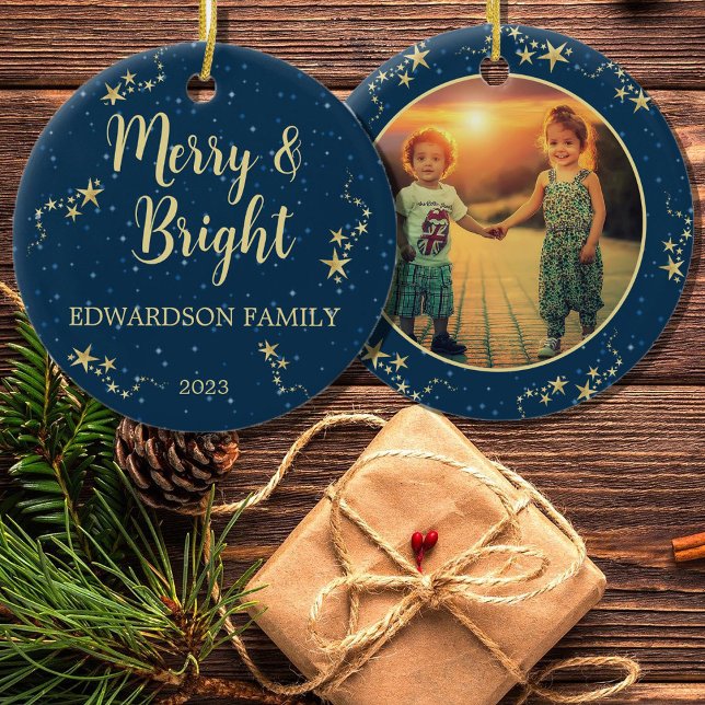 Adorno De Cerámica Fotos de la familia de Feliz Navidad y Brillante (Merry & Bright Merry Christmas family photo Ceramic Ornament. Very personal and unique ornament,)