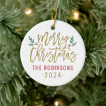 Adorno De Cerámica Fotos de la familia de Personalizados de la escrit<br><div class="desc">Elegante adorno navideño de Feliz Navidad con escritura antigua de oro y acentos de ramas verdes con hojas huecas y bayas rojas. Personalice con el nombre personalizado / la familia y el texto del año, y agregue una foto familiar favorita al lado opuesto. Se puede modificar el color de fondo...</div>
