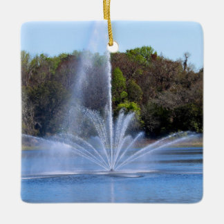 Adorno De Cerámica Fountain On A Pond