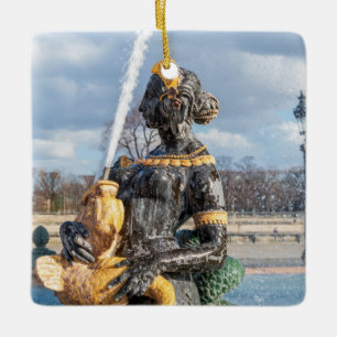Adorno De Cerámica Fuente marítima en la Plaza de la Concordia - Parí