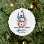 Adorno De Cerámica Funny Cute MInimalist Snowman Frosted Forest<br><div class="desc">Funny Cute MInimalist Snowman Frosted Forest Christmas Ceramic Ornaments with Family Photo in the Back. These adorable Funny Cute Minimalist Snowman Frosted Forest Christmas ceramic ornaments are designed to bring a touch of fun and elegance to your Christmas tree. Featuring a minimalist design with a charming snowman in a frosted...</div>