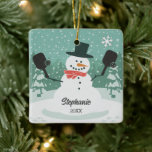 Adorno De Cerámica Funny Personalizado Snowman Discurso de Navidad<br><div class="desc">Un ornamento navideño súper divertido de pickleball con un muñeco de nieve remando el texto de tu personalizado. Hace un regalo de vacaciones perfecto para tu compañero de pickleball,  entrenador,  coordinador de equipo o para cualquiera que ame este fantástico deporte.</div>